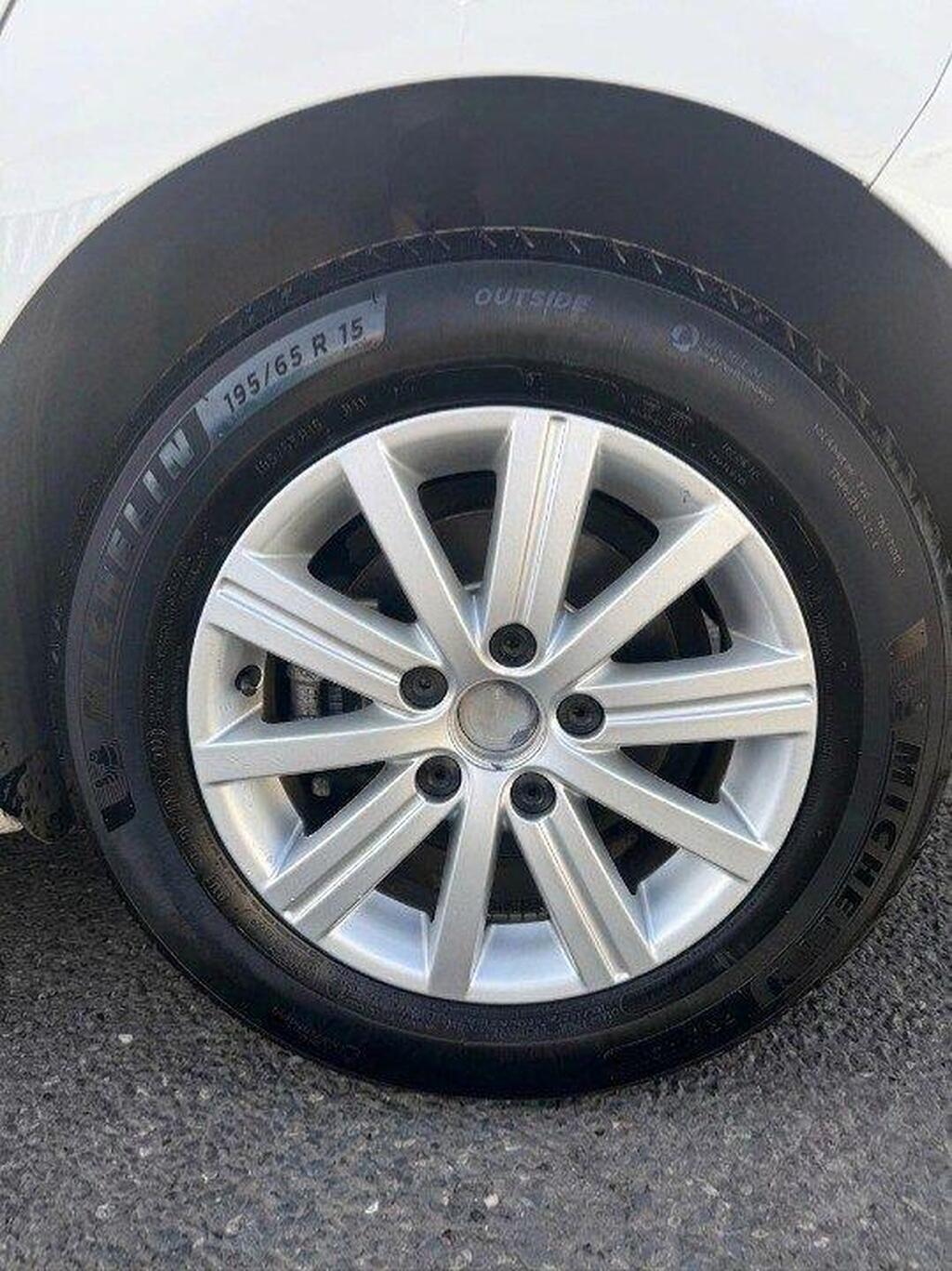 2012 Volkswagen Golf view 8