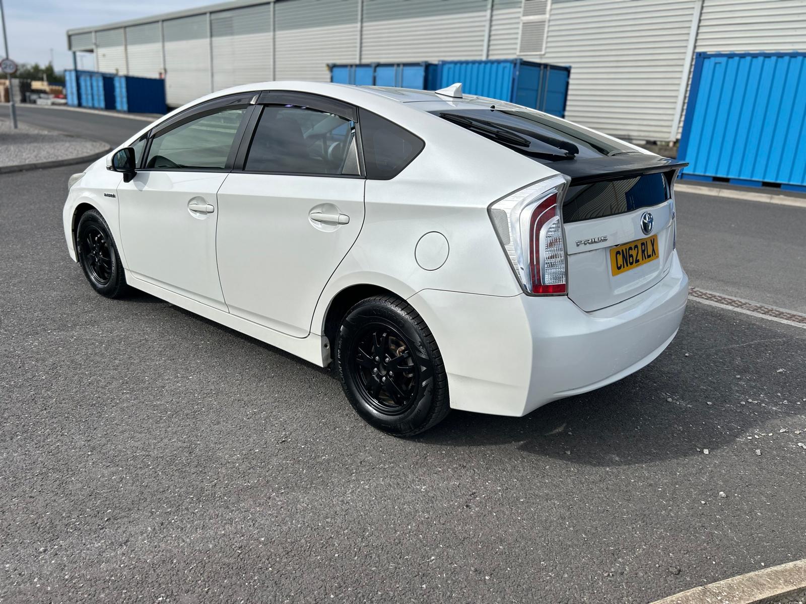2012 Toyota Prius view 4