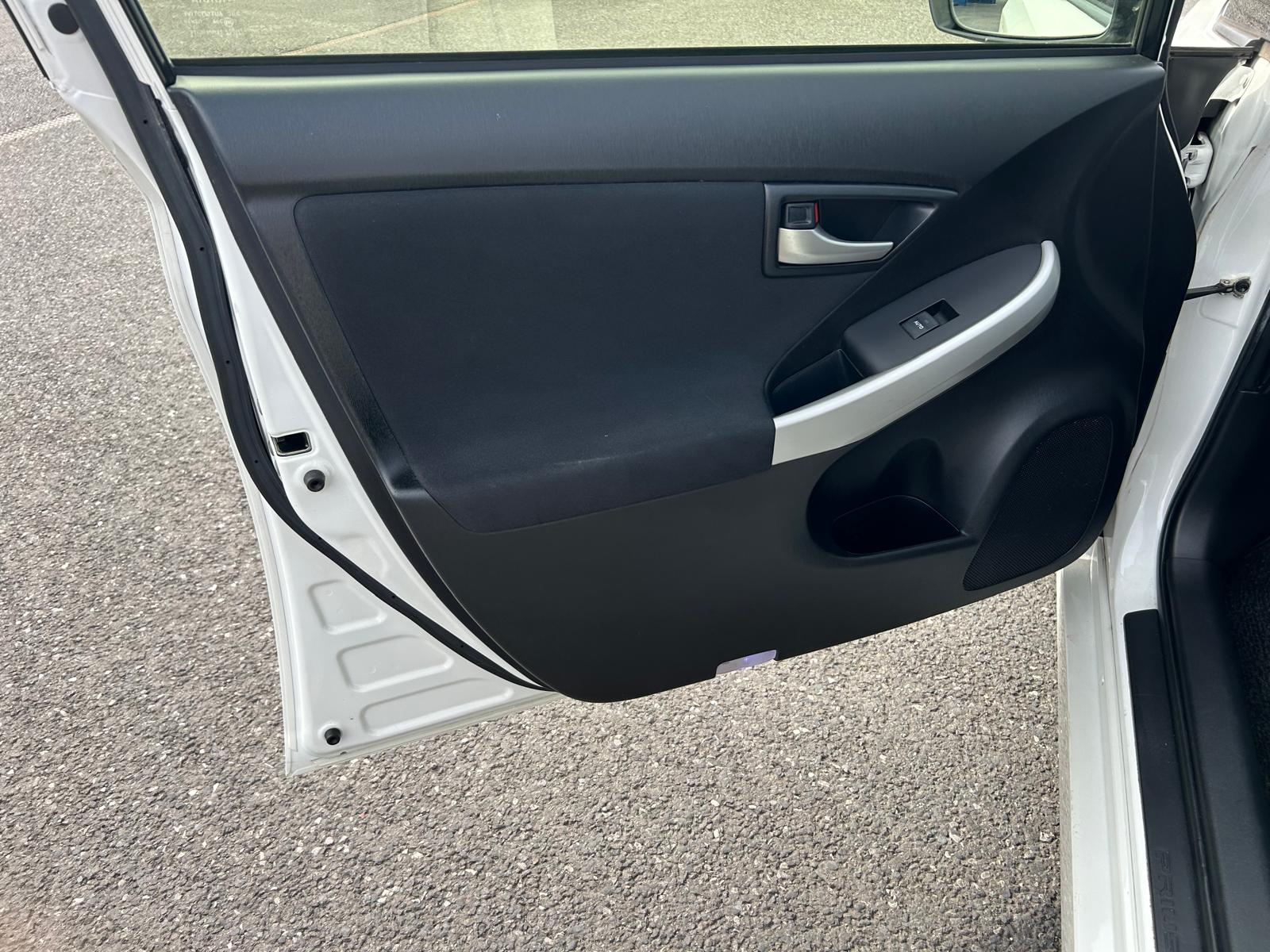 2012 Toyota Prius view 6