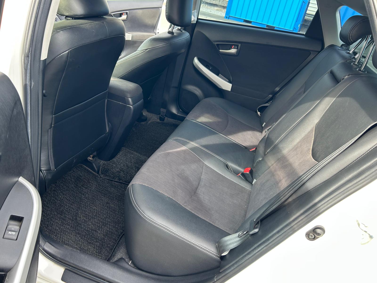 2012 Toyota Prius view 7