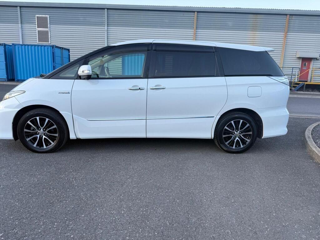 2012 Toyota Estima view 3