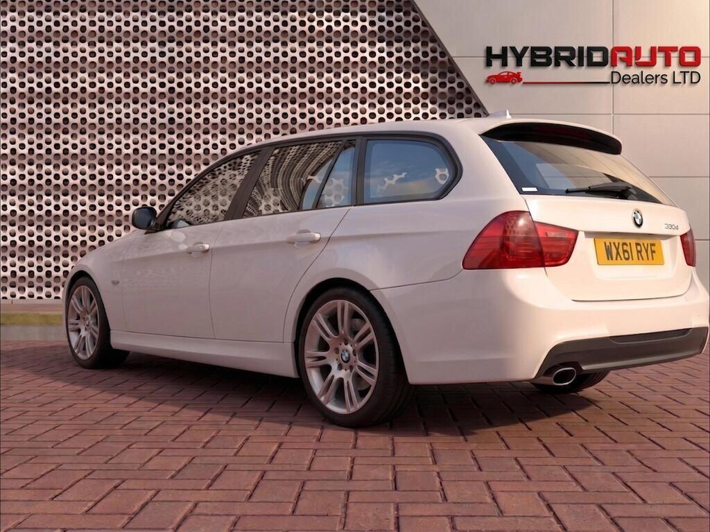 2011 BMW 3 Series view 5