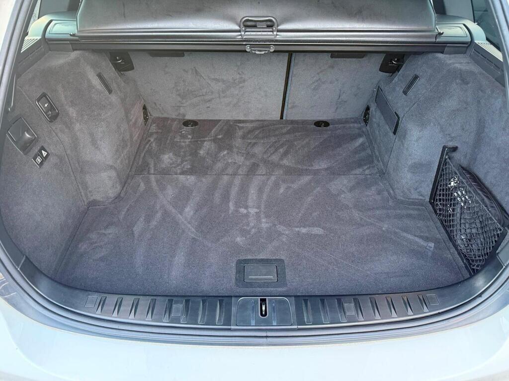 2011 BMW 3 Series view 8